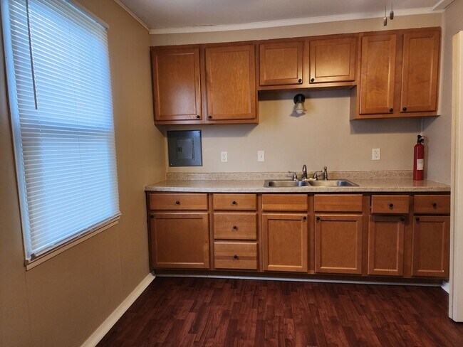Building Photo - 2 bd 1 ba duplex in Wilmington