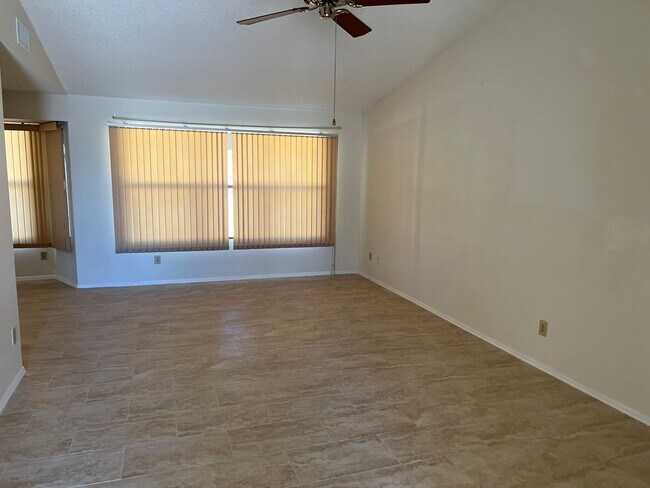 Foto del edificio - 3 BEDROOM 2 BATHS WITH A FIREPLACE / 101 &...