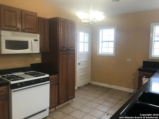 Building Photo - 302 Shadwell Dr