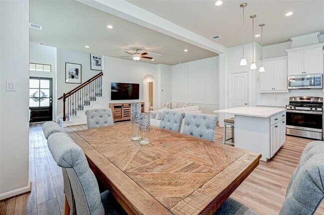 Building Photo - 5542 Sallow Bay Ln