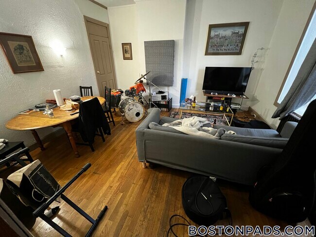 Foto del edificio - 688 Parker St
