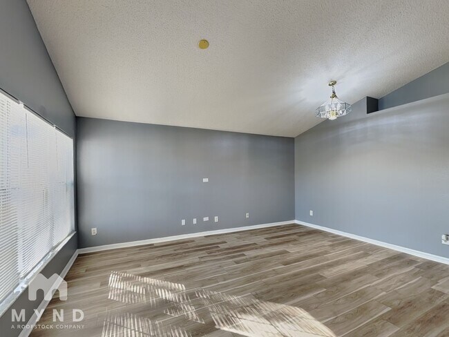 Foto del edificio - 5443 Cedar Ln