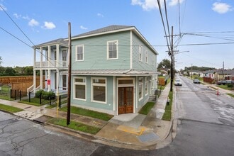 Building Photo - 4999 Burgundy St