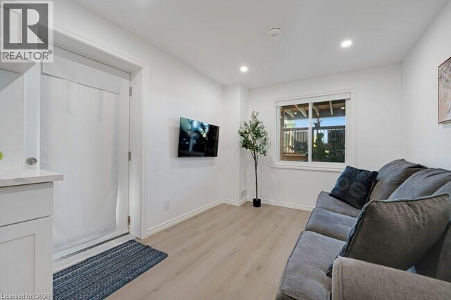 Photo du bâtiment - 160 Freure Dr