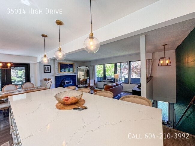 Photo du bâtiment - Updated 5 Bedroom in East Abbotsford