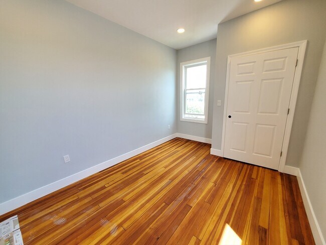 Building Photo - 31 Faywood Ave