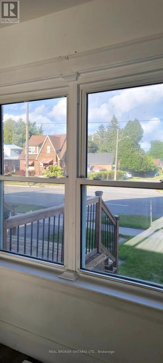 Photo du bâtiment - 240 Ritson Rd S