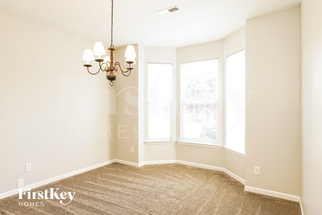 Foto del edificio - 6101 Elderbush Dr