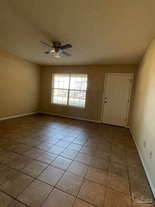 Building Photo - 4499 Chantilly Way
