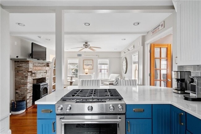 Building Photo - 22 Stockholm St