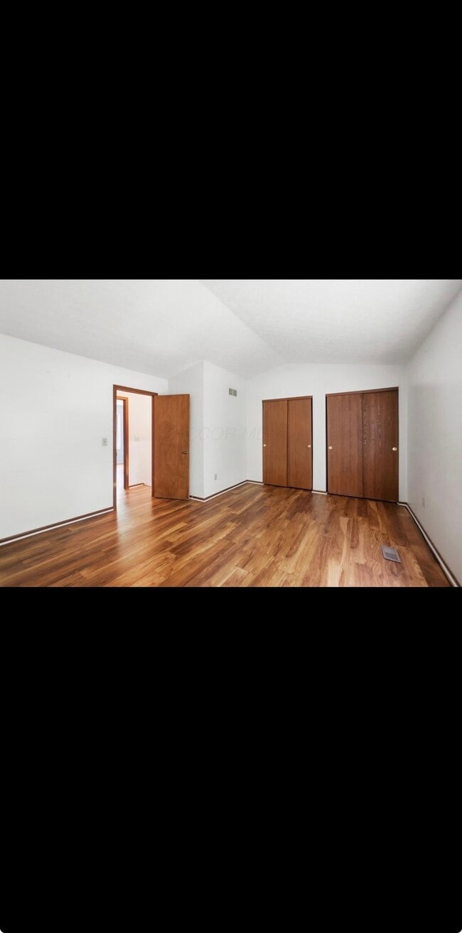 Building Photo - 46 Ravine Ridge Dr S