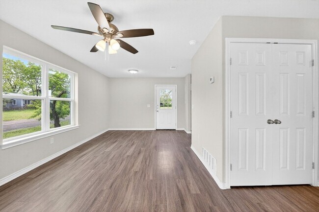 Foto del edificio - 317 Jones St