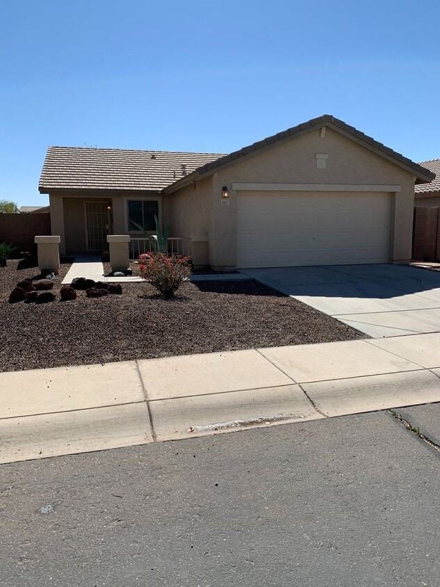 Foto principal - COMING SOON! Beautiful 3 Bed 2 Bath Home o...
