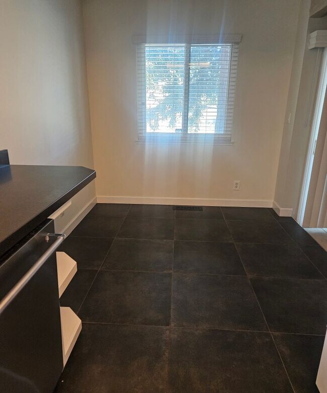 Building Photo - 8711 Mountain Blvd