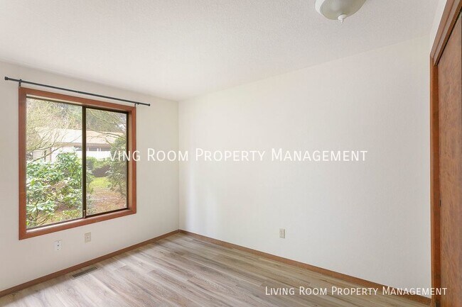 Building Photo - Beautiful 3 bedroom 2 bath home! *Free ren...