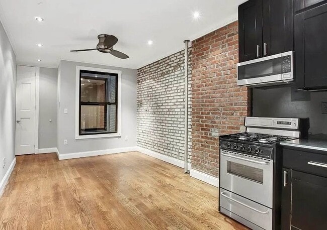 Building Photo - 438 W 52nd St