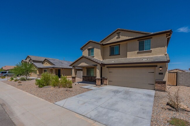 Building Photo - Spacious New-Build Family Home!