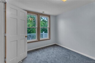 Building Photo - 212 Lockwood Ave