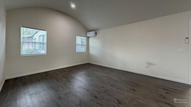 Foto del edificio - 1661 N Mountain View Ave