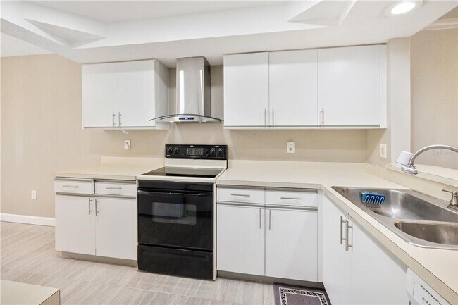 Foto del edificio - 6211 Timberlake Dr