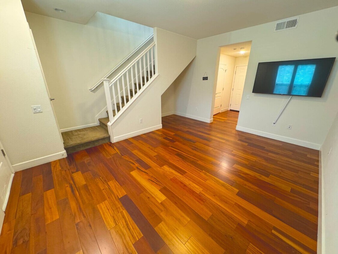 Foto principal - 660 Cedarville Ln