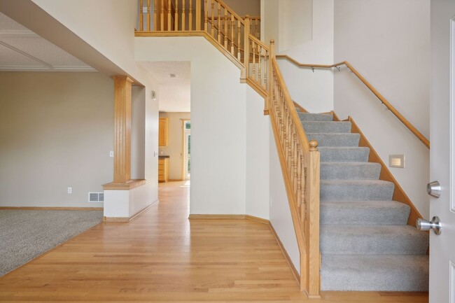 Building Photo - Gorgeous Single Family Home - June 1st Mov...