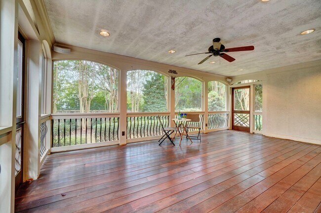 Building Photo - Ready NOW! 1st-Time Rental in John B. Dey ...