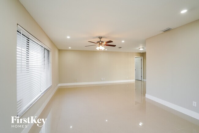 Foto del edificio - 708 NE 7th Terrace