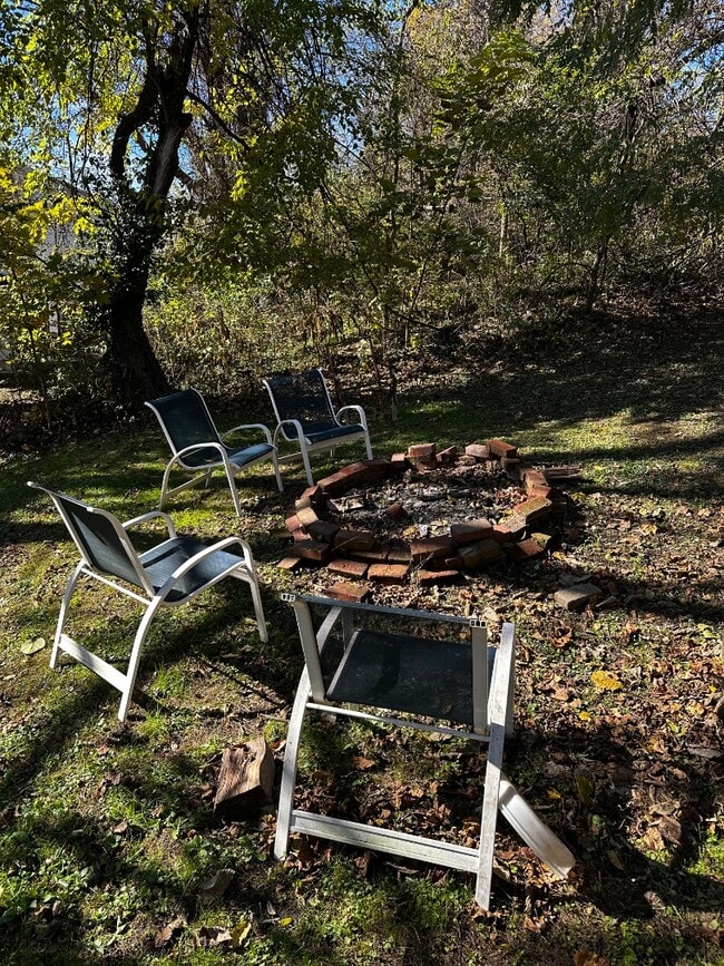 Foto del edificio - 136 Lorentz St