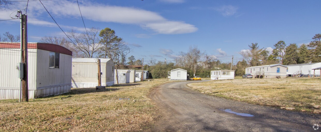 Building Photo - 1519 Airport Rhodhiss Rd