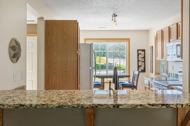 Foto del edificio - 220 Emerson Ave E