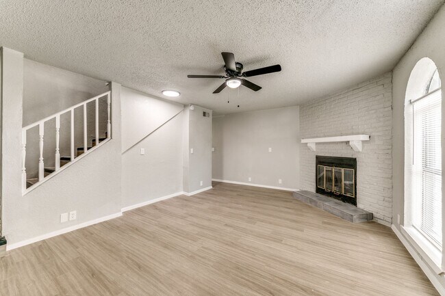 Foto del edificio - Coming Soon! 3 Bed 2.5 Bath Townhouse for ...