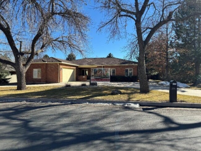 Outstanding one-level home in the gated Spring Grove community near the Broadmoor! - Outstanding one-level home in the gated Spring Grove community near the Broadmoor!