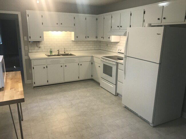 Kitchen - 35 Mount Pleasant Ave
