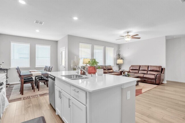 Building Photo - 3220 Sioux Trl