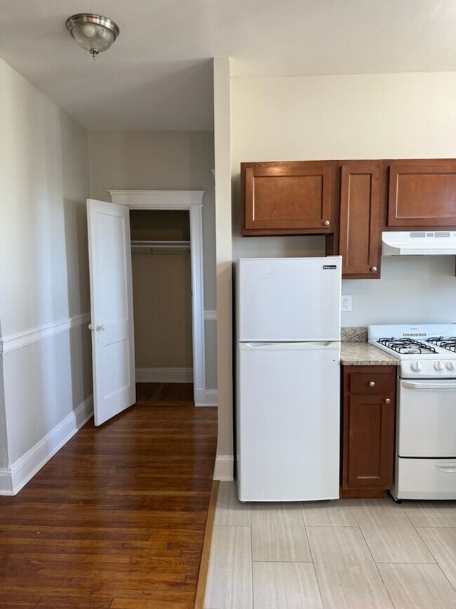Building Photo - Renovated Allston Studio | Heat & Hot Wate...