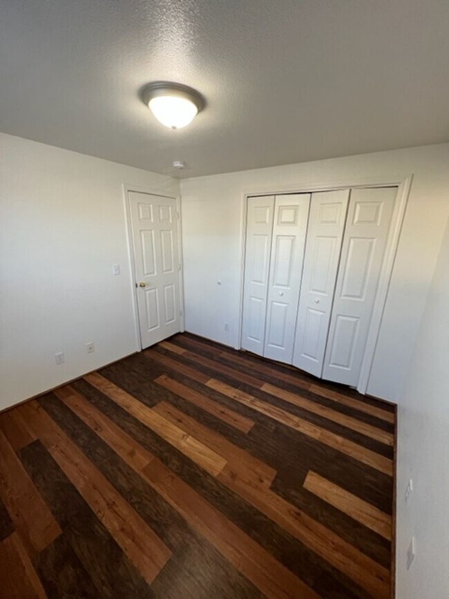 Foto del edificio - 710-710 Cedar St