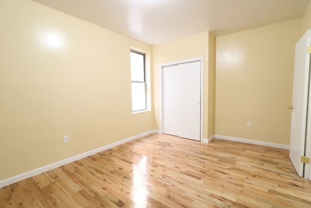Foto principal - 4457 Broadway