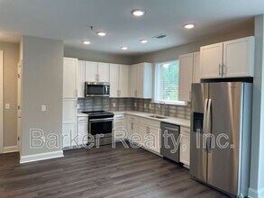 Building Photo - 414 S White St