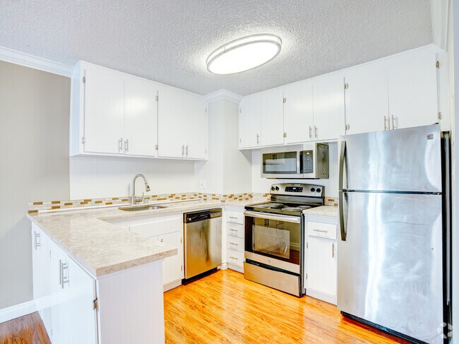 Unidad 214 - Village Green Apartments