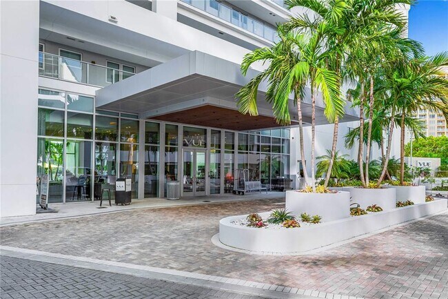 Building Photo - 1155 N Gulfstream Ave