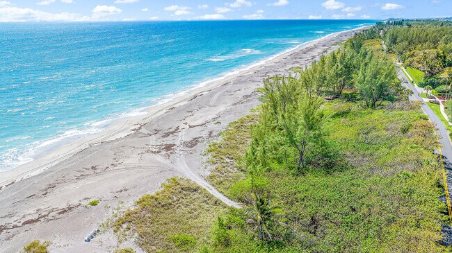 Foto del edificio - 330 S Beach Rd
