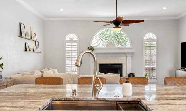 Building Photo - BEAUTIFUL 4/2 Pool Home in Candlewick LH