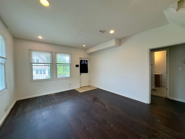 Photo - Charming 4 Bedroom/2 Bathroom in Asbury Av... House