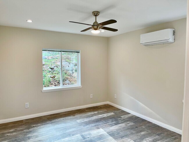 Building Photo - San Marcos Rental