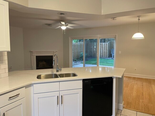 Building Photo - 1142 Monaco Dr