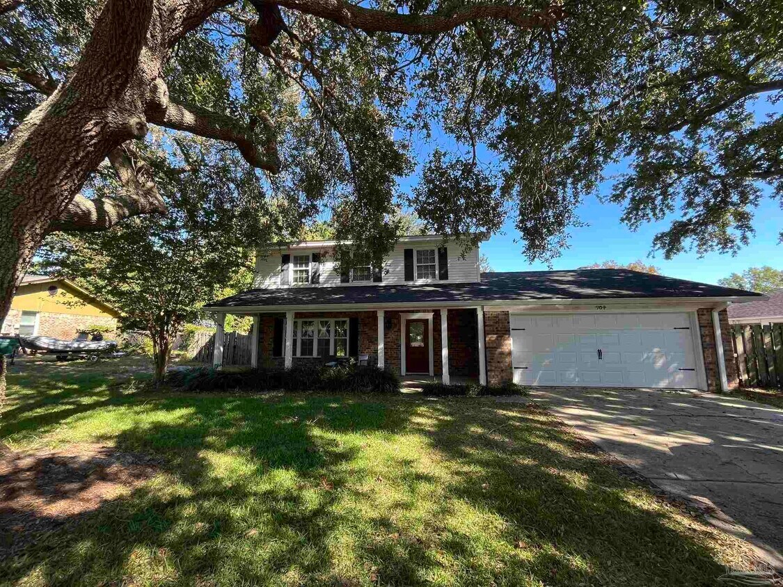 Foto principal - 704 Chesapeake Dr