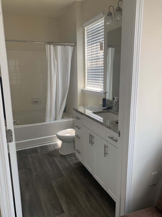 Master bath - 2941 Millbrook Woods Dr
