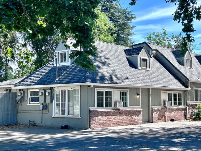 Building Photo - 1933 Los Robles Blvd