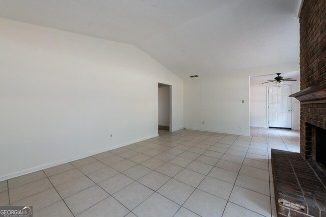 Building Photo - 8173 Magnolia Dr